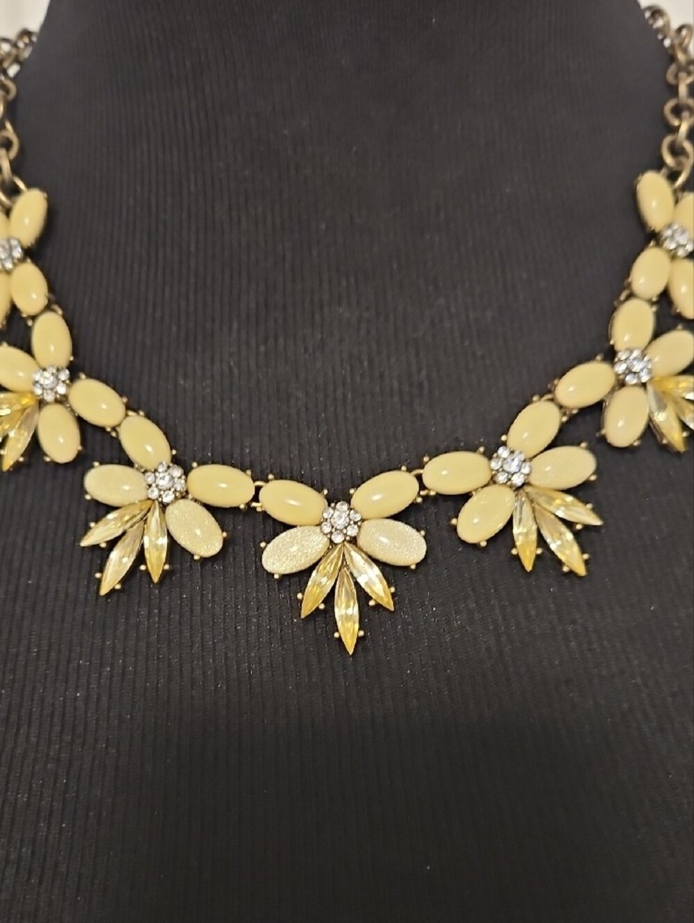 Elegant Cream Floral Statement Necklace - Brand - Picture 2 of 2